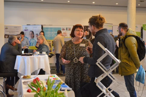 Berungsgespräche im Foyer der Landesärztekammer