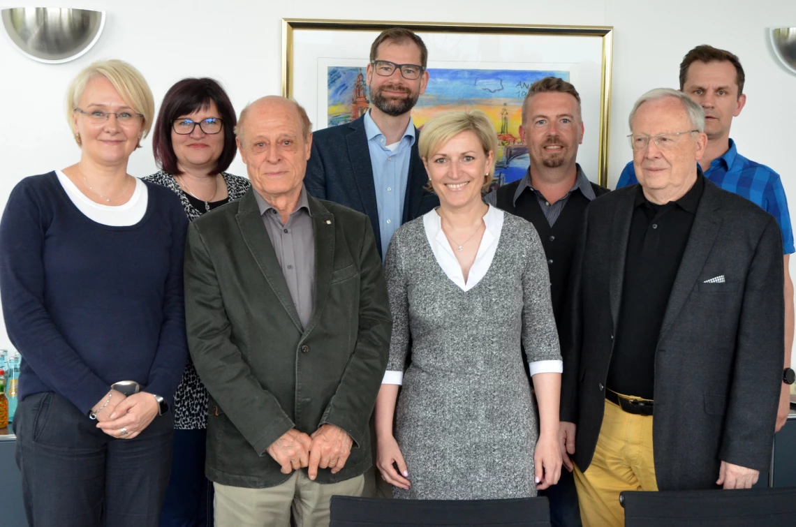 Foto: Gruppenbild mehrerer Personen