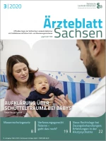 Mutter mit Baby sitzt vor einem Arzt
